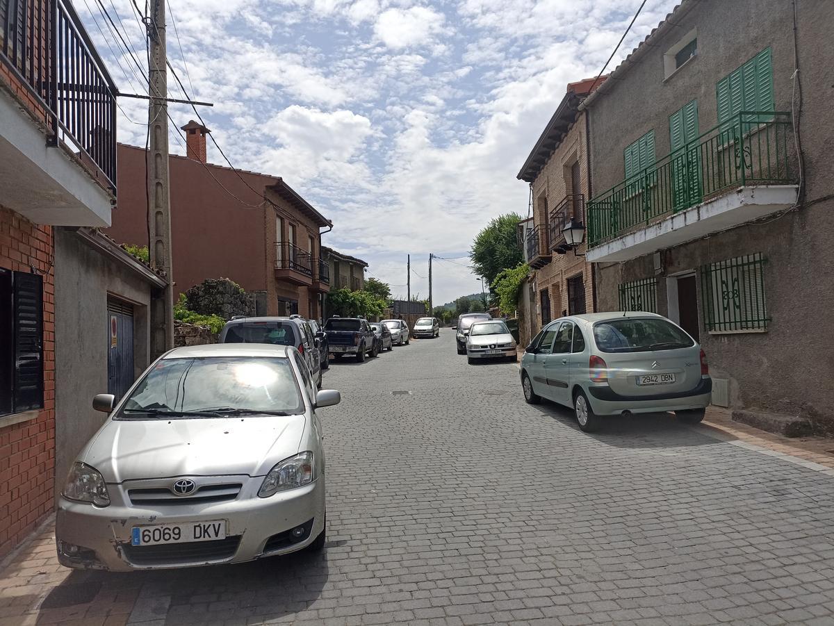 Una de las calles de Rozas de Puerto Real. 