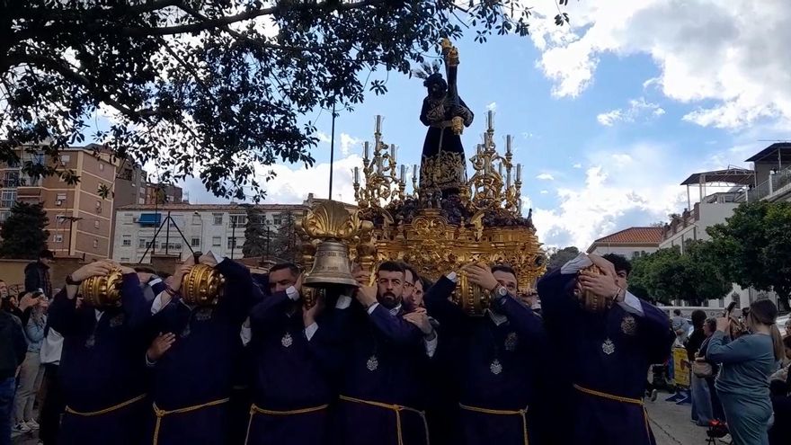 El Nazareno del Perdón de Nueva Esperanza, en la calle José María Freuiller con ligera lluvia