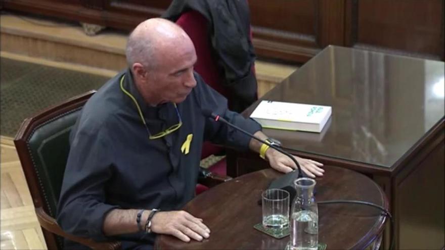 Lluís Llach es mostra en «desacord» per haver de respondre Vox, «com a homosexual i independentista»