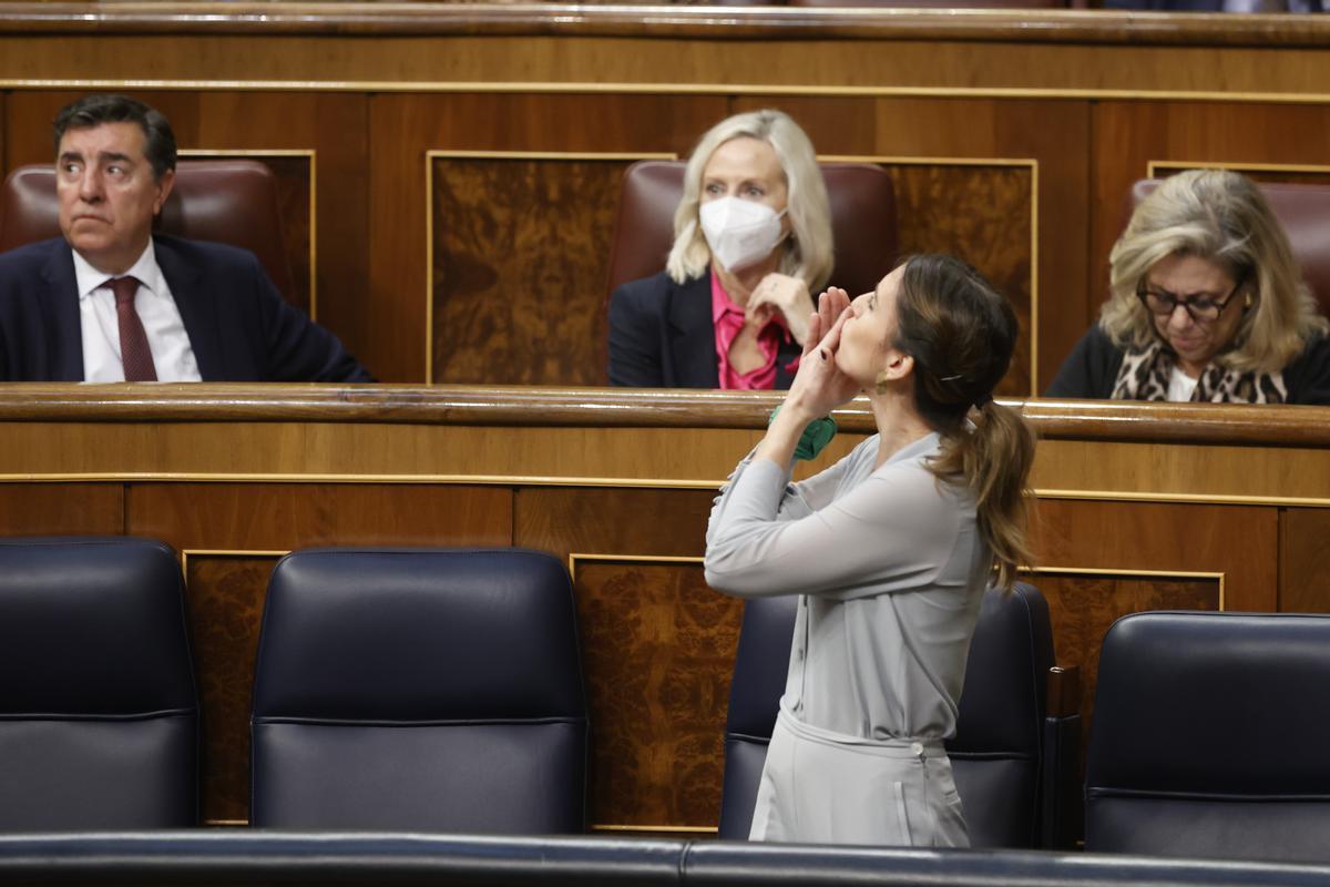 Irene Montero aconsegueix aprovar la llei trans malgrat les diferències del PSOE i UP sobre menors