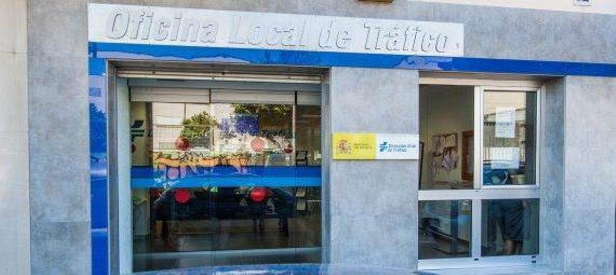 El personal de la oficina de Ibiza se confiesa «desbordado» por la carencia de medios.