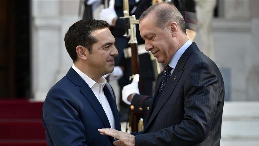 Erdogan marca distancias con Grecia en su histórca visita a Atenas