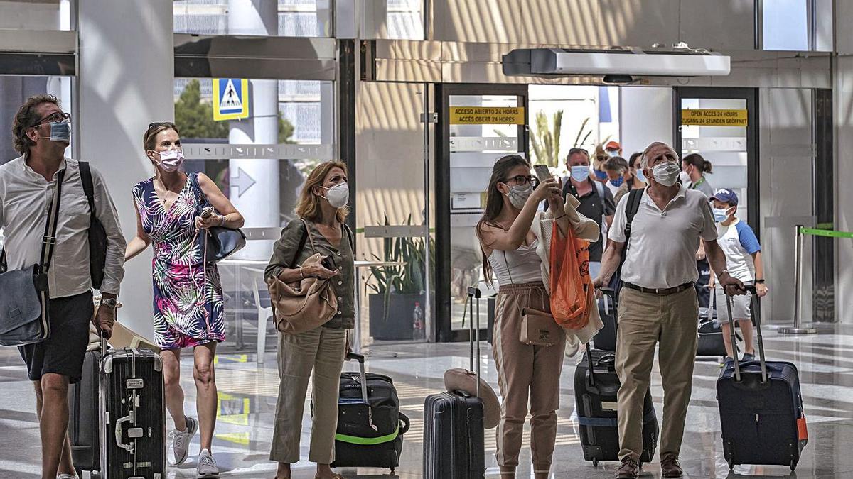 El puente del 12 de octubre, sin actividad turística más allá de viajes a Menorca