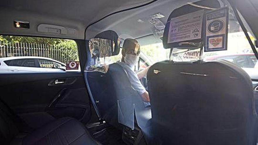 El taxi de Sánchez ya tiene instalada su mampara.