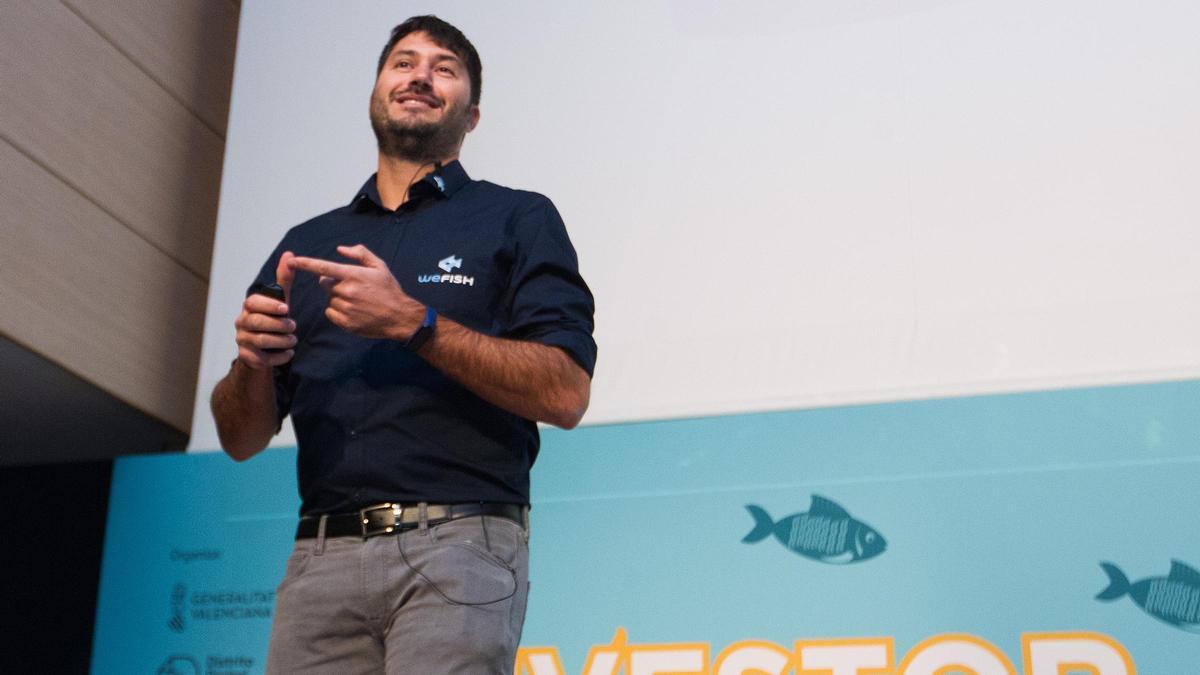 Wefish. Alberto Manuel López presentó WeFish, una aplicación móvil que da respuesta a las necesidades de la pesca deportiva mediante el uso de tecnologías como inteligencia Artificial. WeFish ayuda a sus usuarios a pescar el pez de sus sueños dándoles acceso a estadísticas personalizadas, sistemas meteorológicos, predictores de actividad y a un marketplace de artículos de pesca, todo integrado dentro de una comunidad.