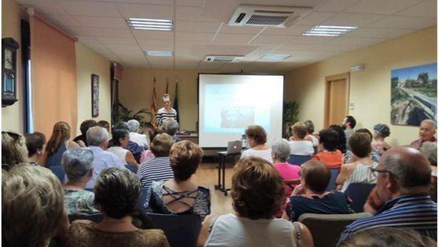 Una charla enseña a ‘sumar años con salud’