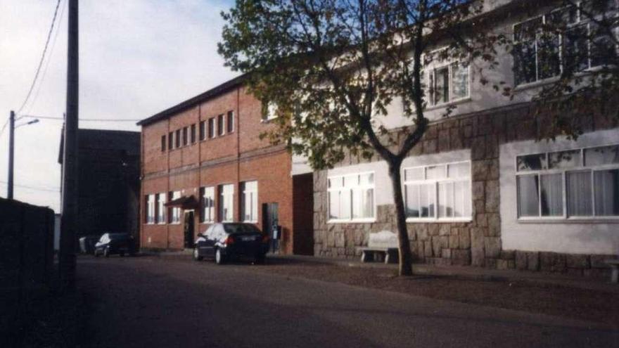 Vista exterior del Instituto situado en Muga de Sayago.