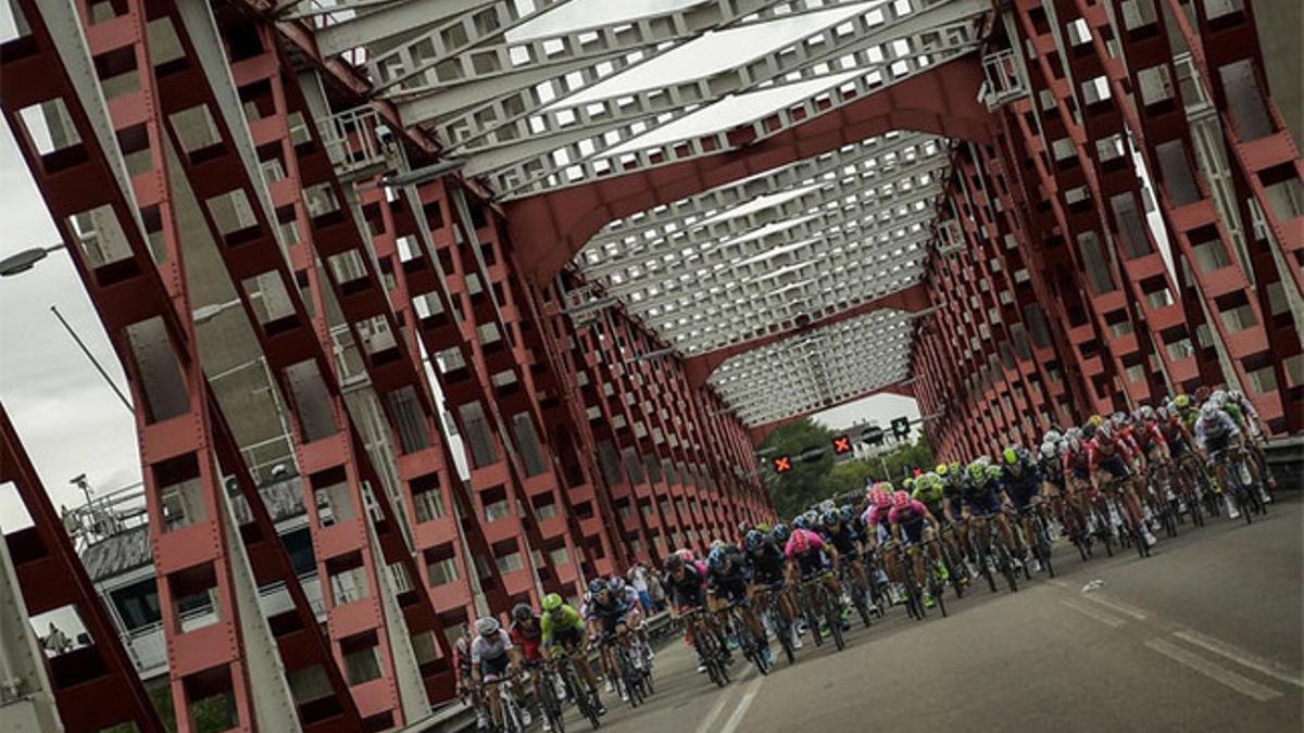 Los comisarios del Tour de Francia buscan motores en las bicicletas