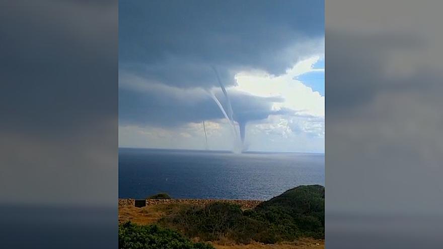 Se forman cuatro espectaculares mangas marinas en Santanyí