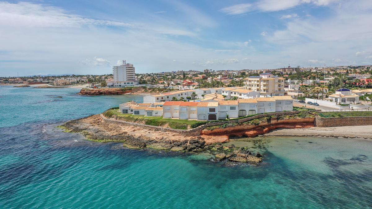 Vista aérea de viviendas turísticas en Orihuela-Costa