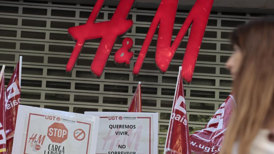 Los sindicatos desconvocan la huelga en H&amp;M tras pactar mejoras laborales y salariales.