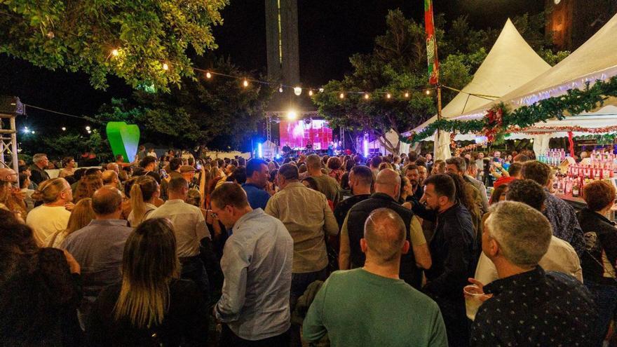 Ambiente festivo en la Alameda del Duque de Santa Elena estas navidades.