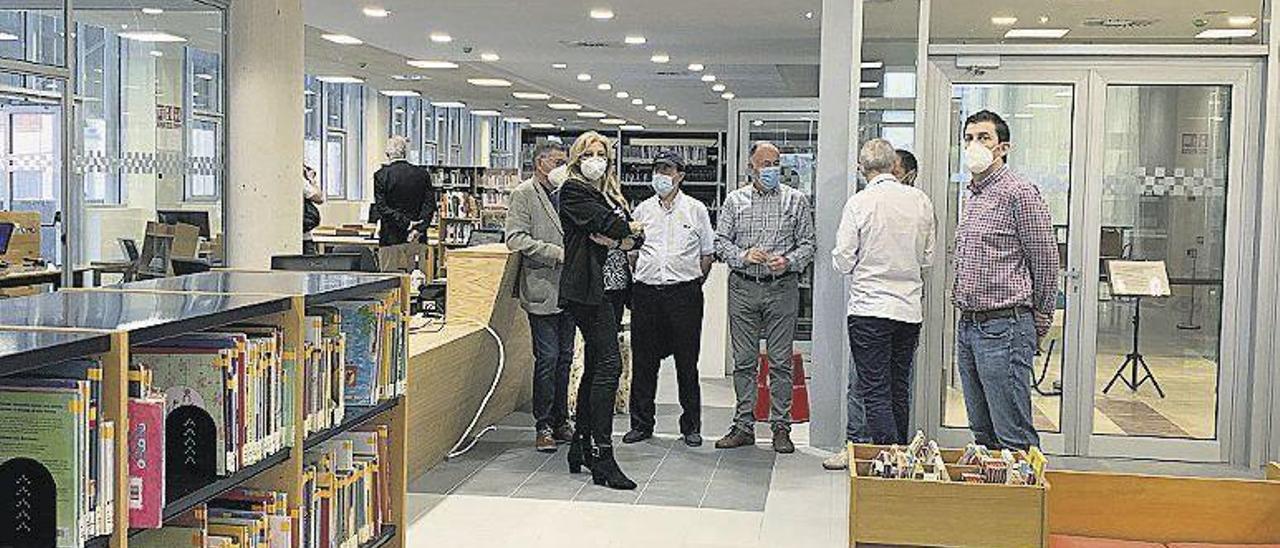 Los representantes políticos, en la nueva biblioteca de Lugones.