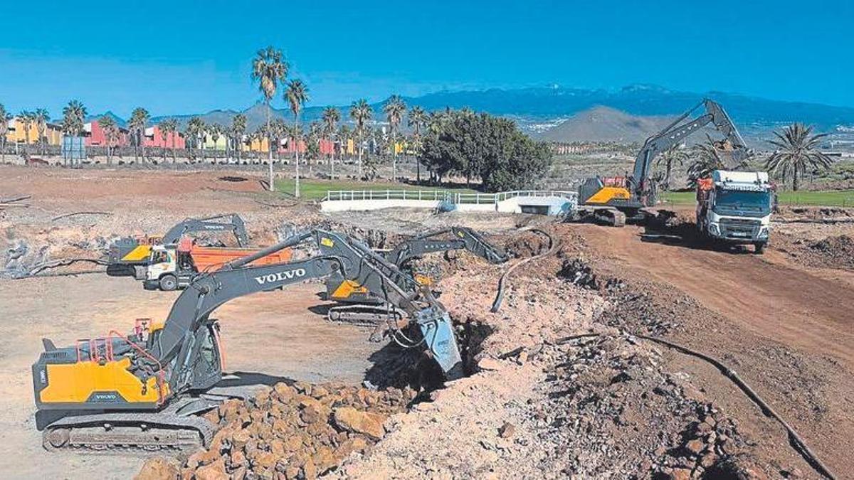 Volvo EC 300 EL. Maquinaria Excavaciones y Construcciones Montesdeoca