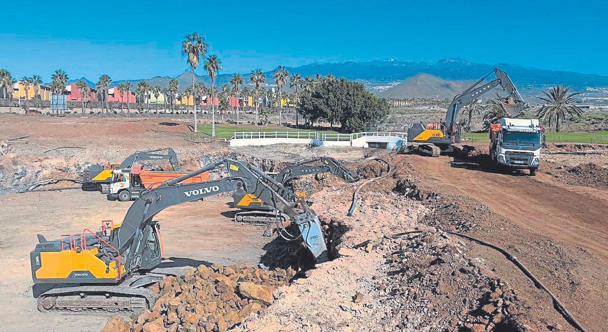 Volvo EC 300 EL. Maquinaria Excavaciones y Construcciones Montesdeoca