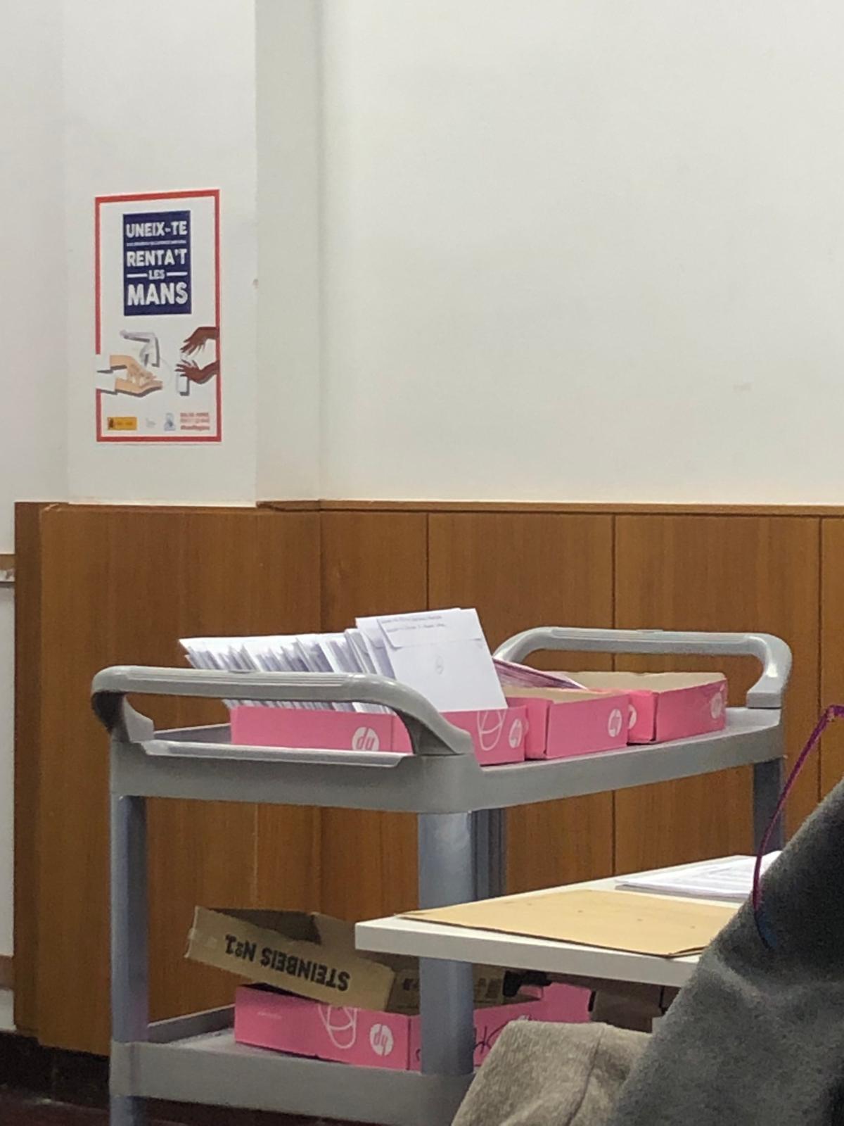 Los numerosos votos por correo sorprendieron a los delegados.
