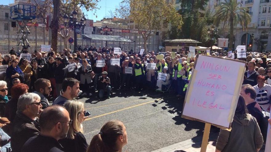 Valencia grita: &quot;Los derechos humanos no se negocian&quot;