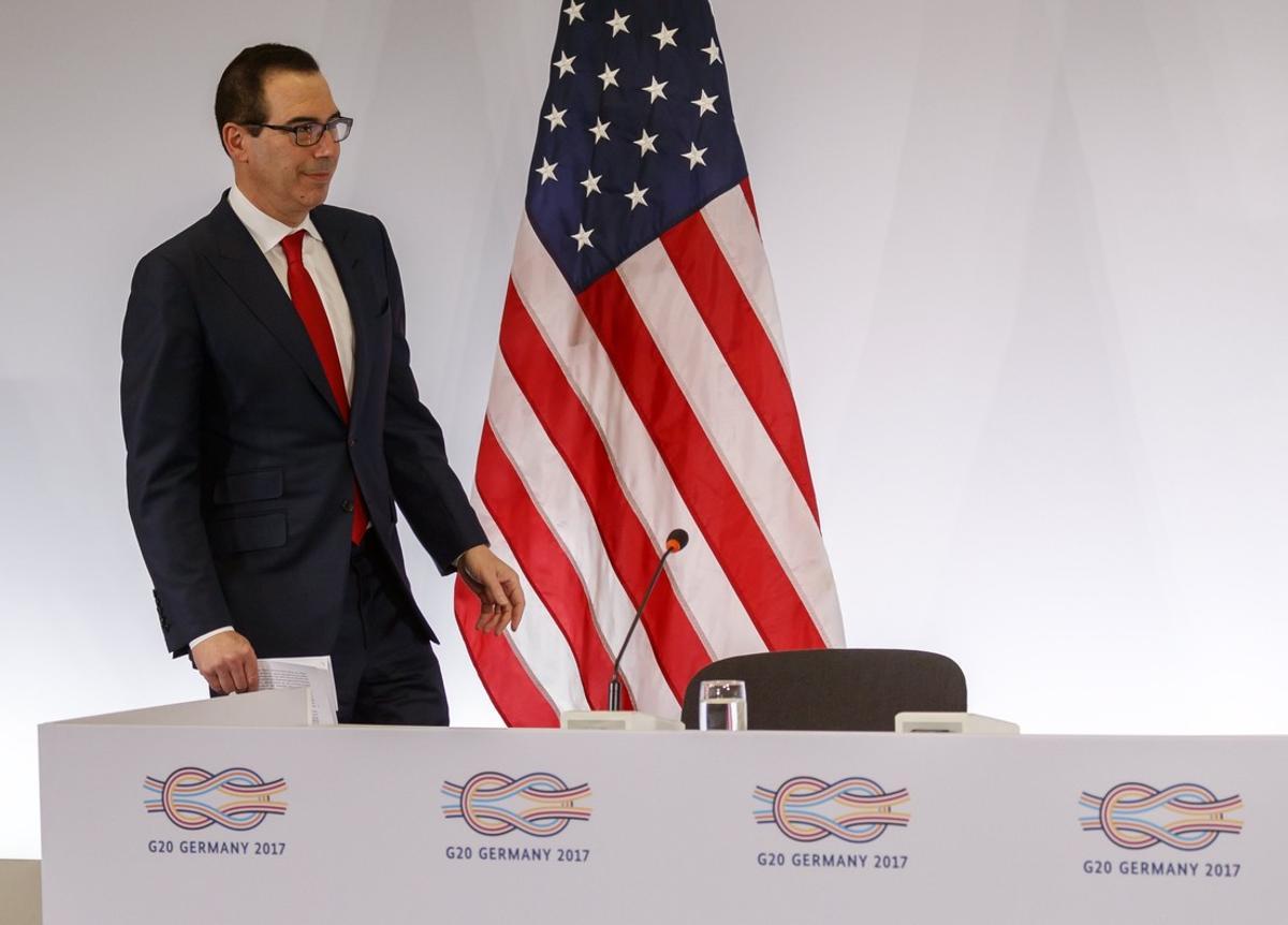 Baden Baden  Germany   18 03 2017 - United States Finance Minister Steven Mnuchin arrives for a news conference after the G20 Finance Ministers and Bank Governors meeting in Baden Baden  Germany  18 March 2017  The meeting of G20 Finance Ministers and Central Bank Governors will take place in Baden-Baden on 17 to 18 March and will be chaired by Germany   Alemania  Estados Unidos  EFE EPA RONALD WITTEK