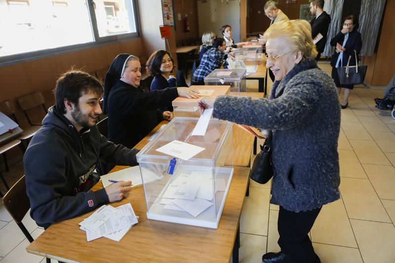 Los valencianos votan en las elecciones autonómica