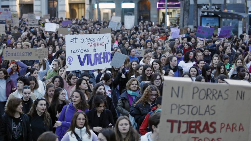 Manifestació del 8M a Girona: clam pels drets de les dones