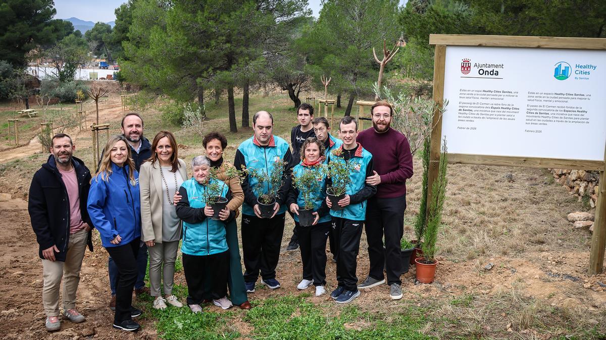 Foto de la inauguración del nuevo paseo verde en Onda, este lunes.