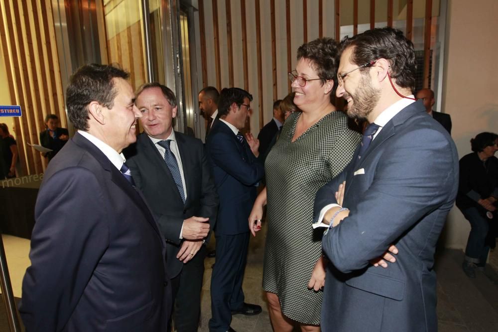 Gala 25 aniversario Levante-EMV Camp de Morvedre. Julio Monreal, Juan Carlos Moragues, Maria José Mira y el consejero delegado de Parc Sagunt