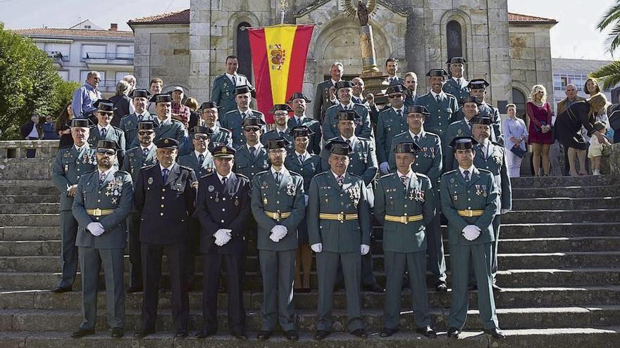 Miembros de la Guardia Civil de Lalín, durante la fiesta del Pilar del año pasado. // Bernabé