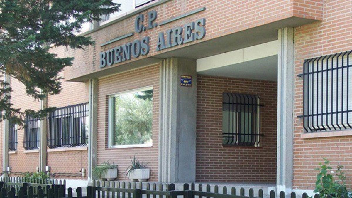 El Ayuntamiento de Pinto invierte 30.000 euros en sustituir el lucernario del ceip Buenos Aires.