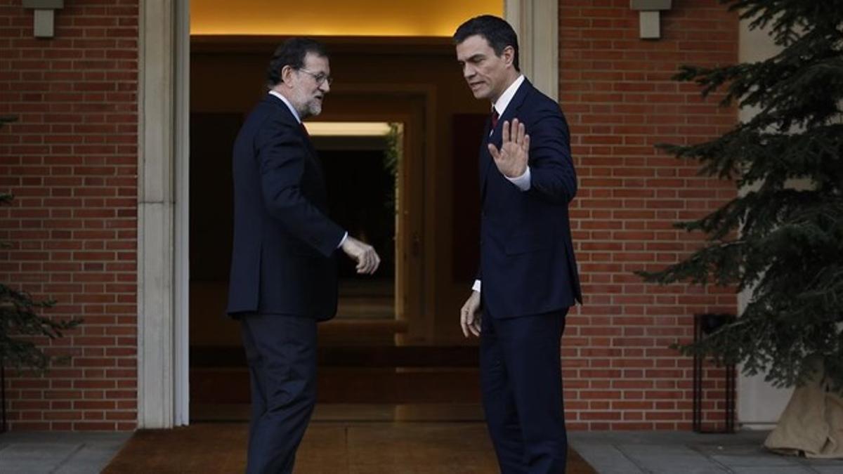 Rajoy y Sánchez en la Moncloa, durante su última reunión, el pasado 23 de diciembre.