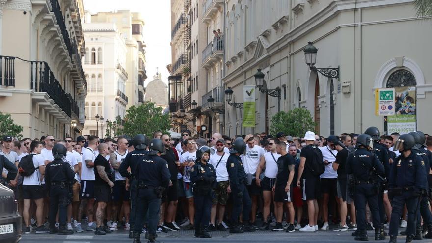 Dispositivo especial policial: los ultras del Hajduk Split toman València