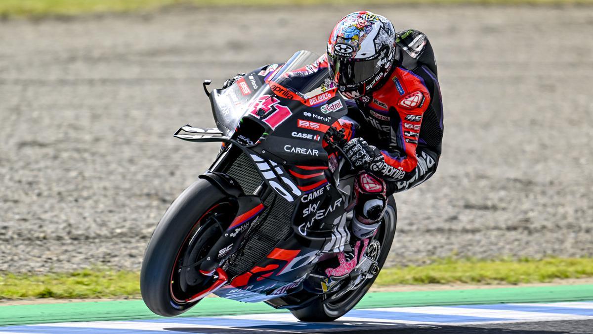 El piloto español Aleix Espargaró durante una prueba del Mundial de Motociclismo 2023.