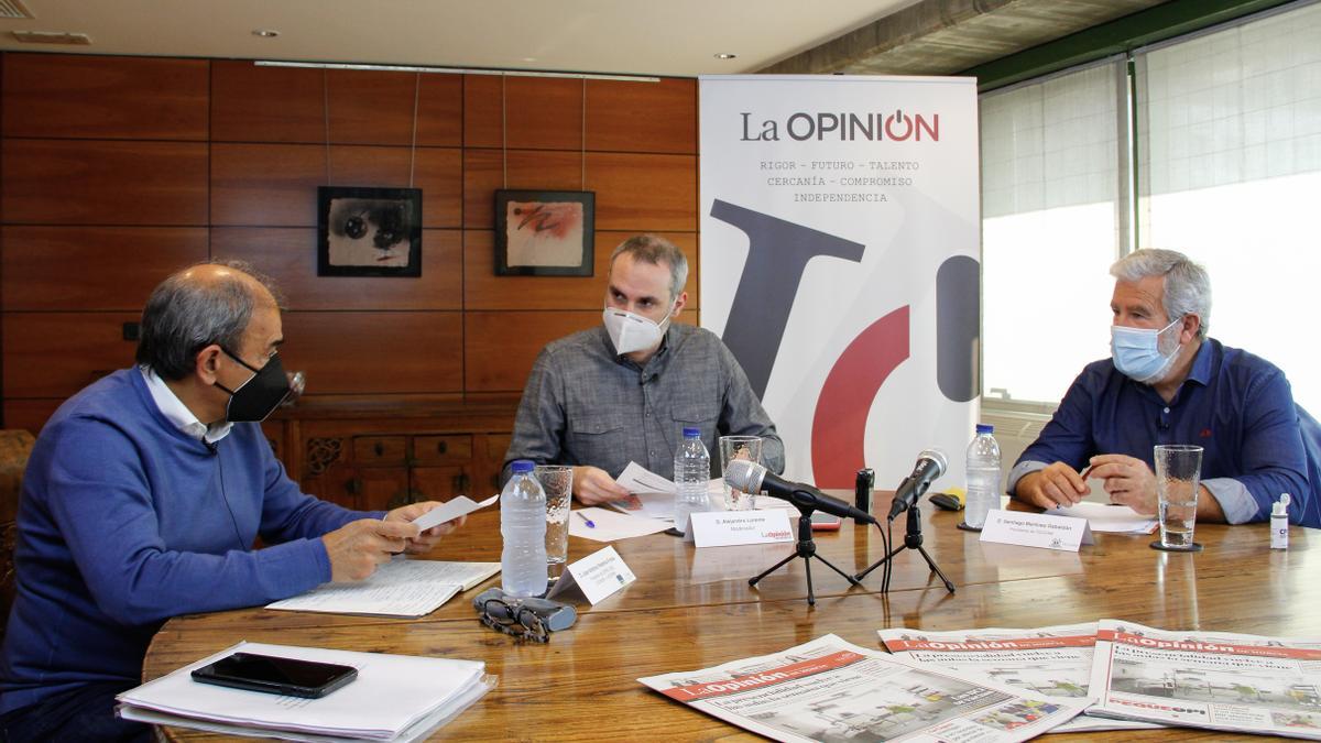 Juan Antonio Pedreño y Santiago Martínez participan en la mesa de expertos de cooperativas, con el periodista Alejandro Lorente de moderador.
