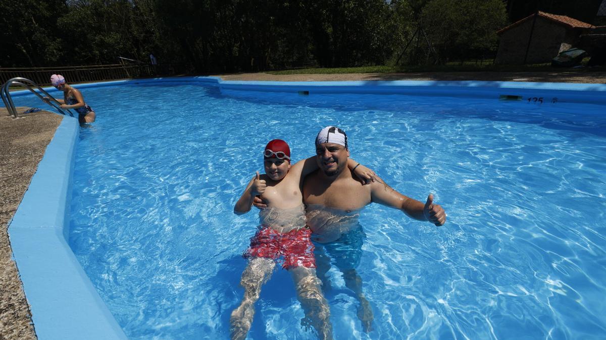 Los primeros días de temporada en la piscina fluvial de Illas