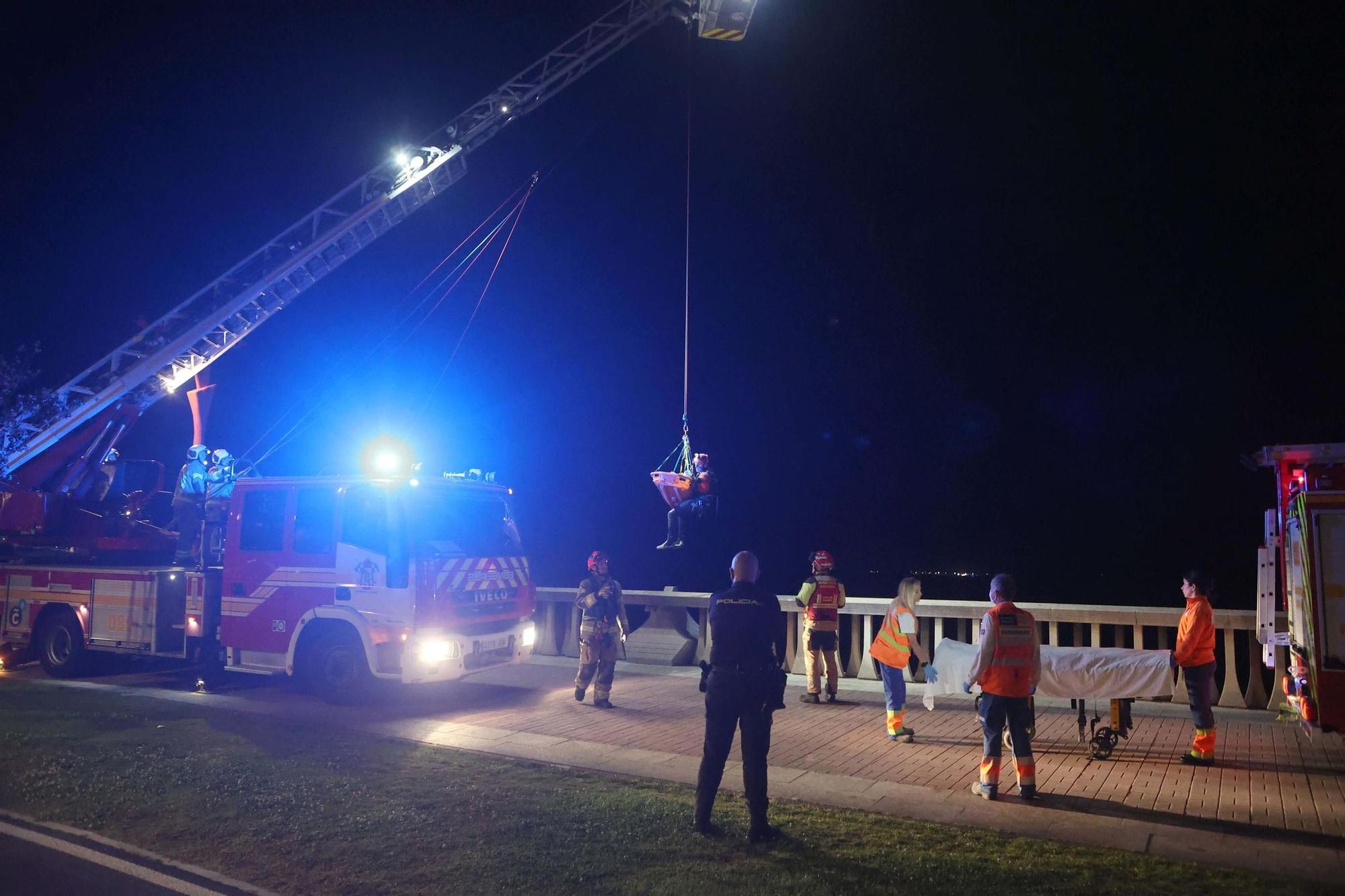 Eddahchouri, rescatado tras caer anoche a las rocas en el paseo marítimo de A Coruña