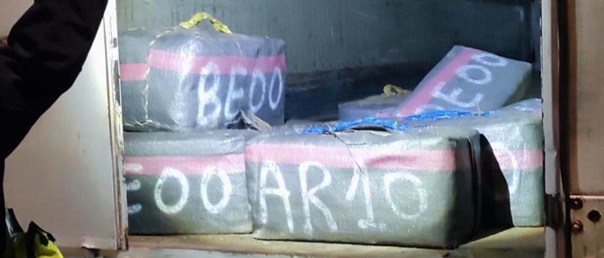 Imagen de los fardos de cannabis interceptados por la policía francesa en El Pertús.