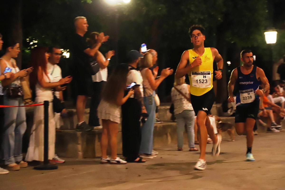 Un grupo de corredores, en la carrera Nocturna Trotacalles.