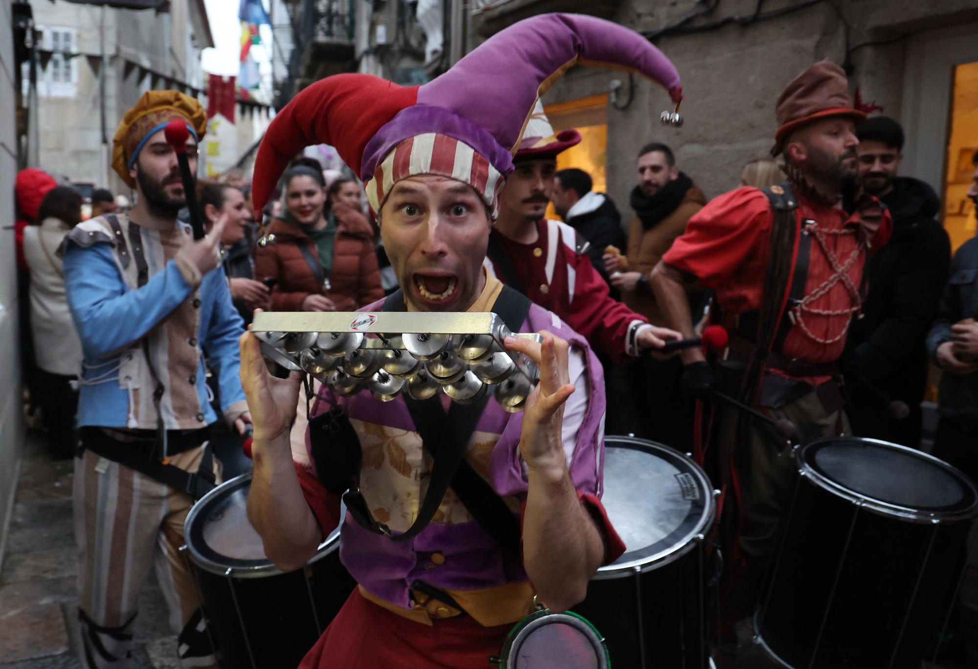 La representación teatral triunfó pese a la lluvia para luego trasladar el ambientazo de fiesta a las calles del casco histórico