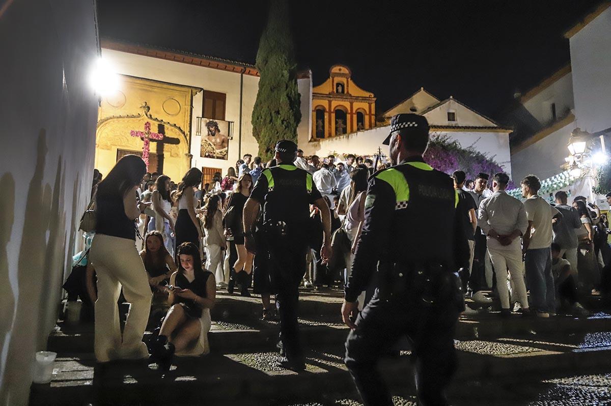 Policía Local en la Cruz de la Cuesta del Bailío.