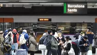 Rodalies opera de forma parcial con trenes y autobuses mientras Adif revisa de nuevo toda la infraestructura