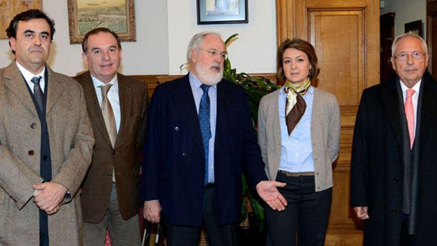 Gutiérrez y Delgado Bonilla, a la izquierda, junto a Arias Cañete.