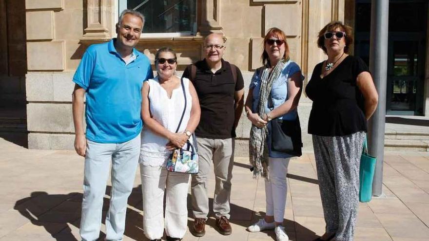 Las profesoras americanas (segunda y cuarta por la izquierda), a su llegada a Zamora.