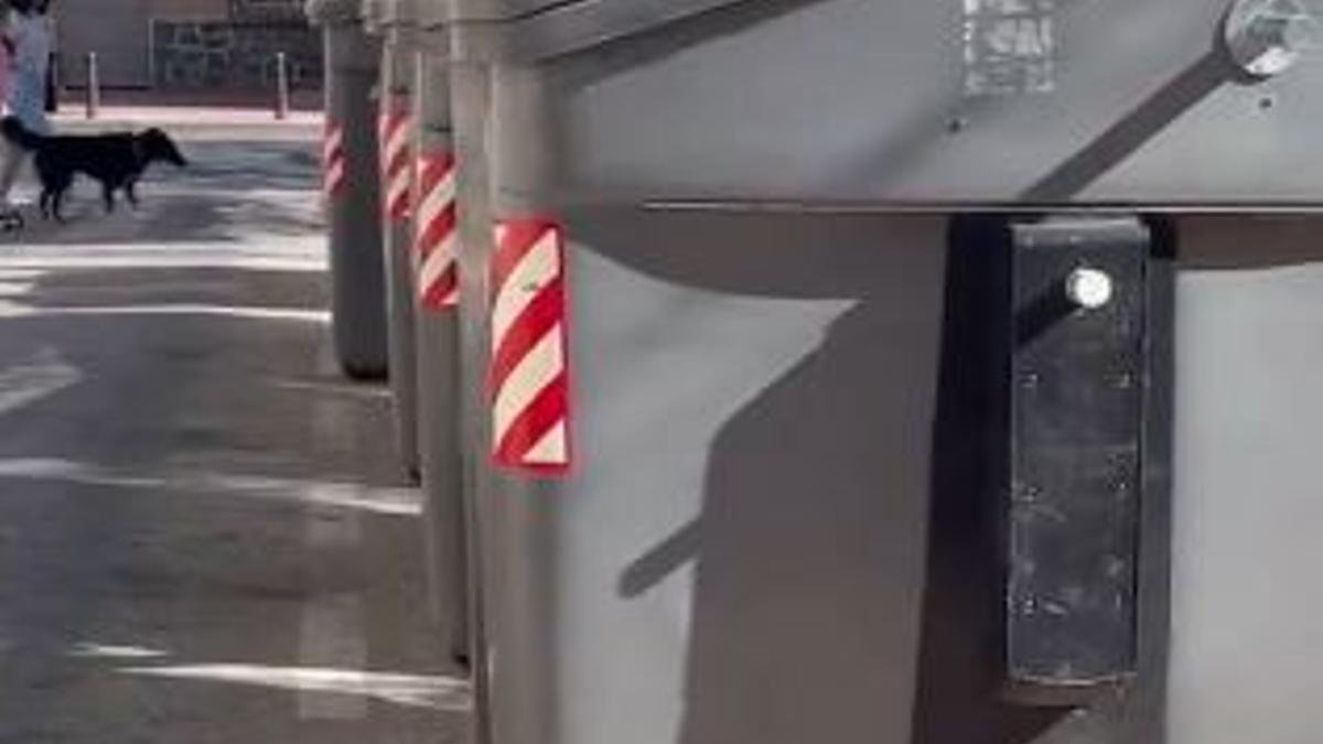 Contenedores en superficie en el lugar.