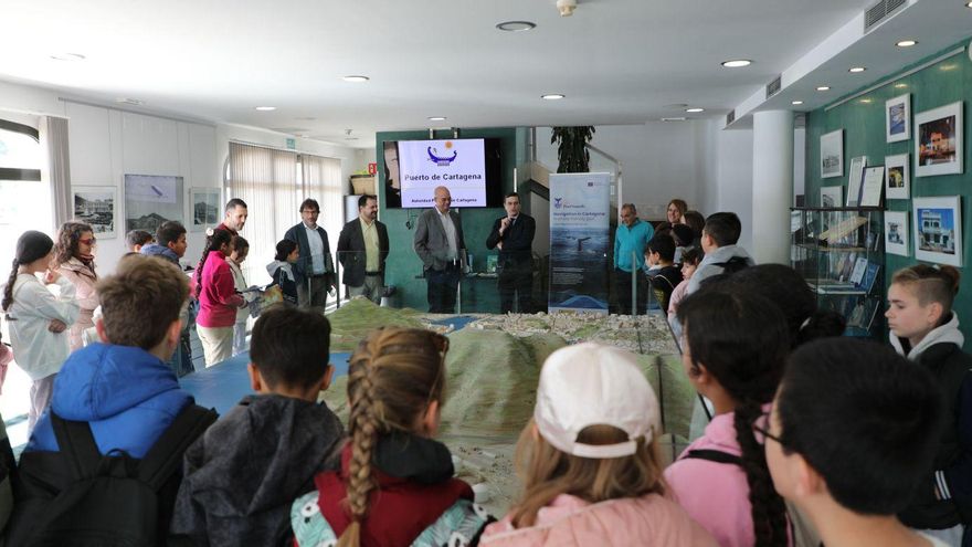 El Puerto de Cartagena se abre a los escolares