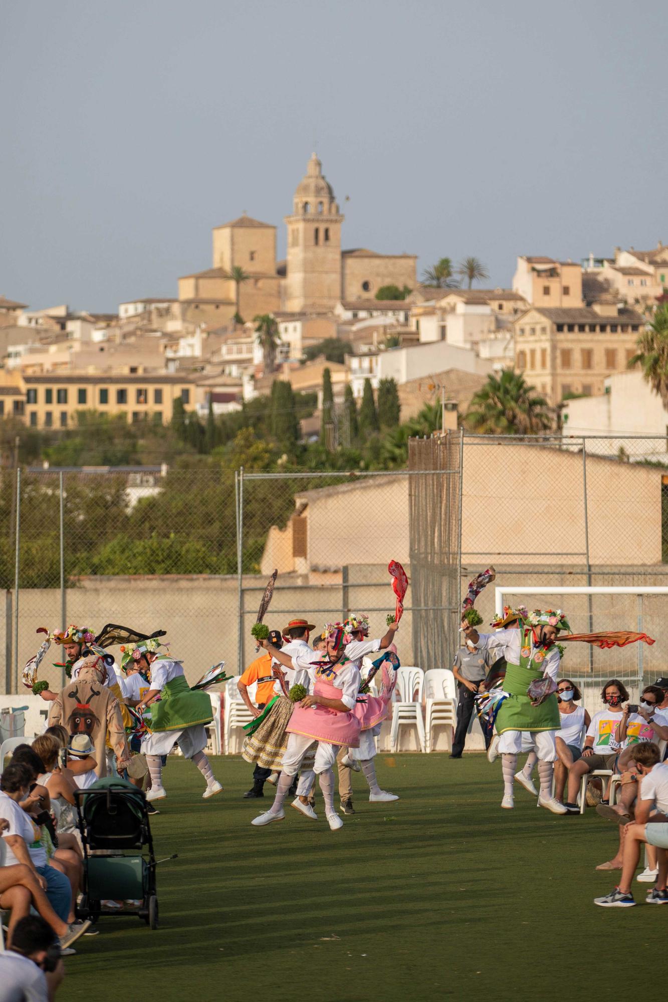 Los 'Cossiers' de Montuïri danzan con el lema: "Facem bulla, però amb seny"