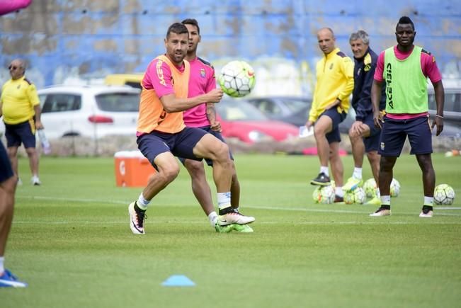 Entrenamiento de la UD Las Palmas en Barranco ...