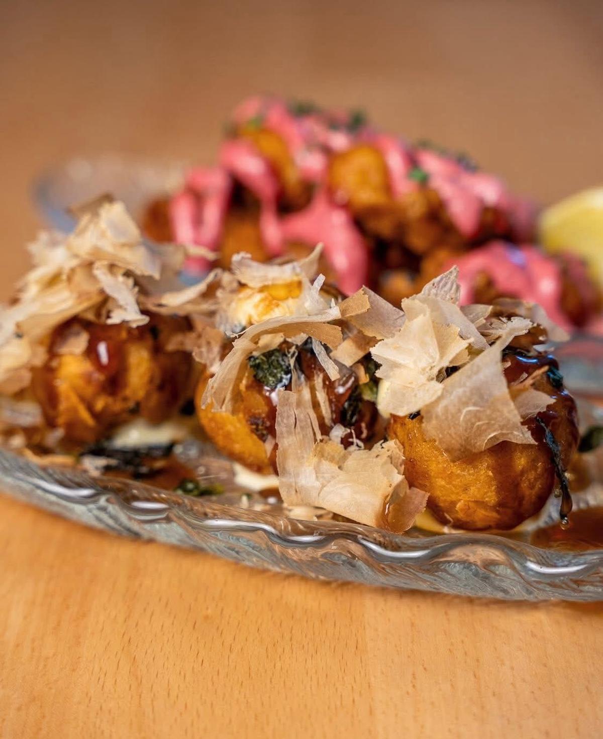 Buñuelo de pulpo japonés con bonito seco y alga nori, la tapa ganadora.