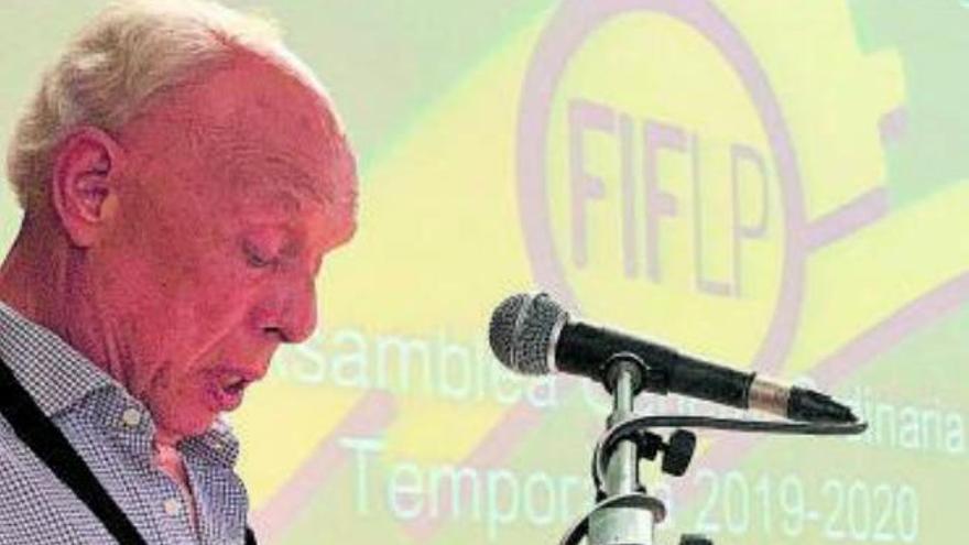 Antonio Suárez, presidente de la FIFLP, ayer en la asamblea.