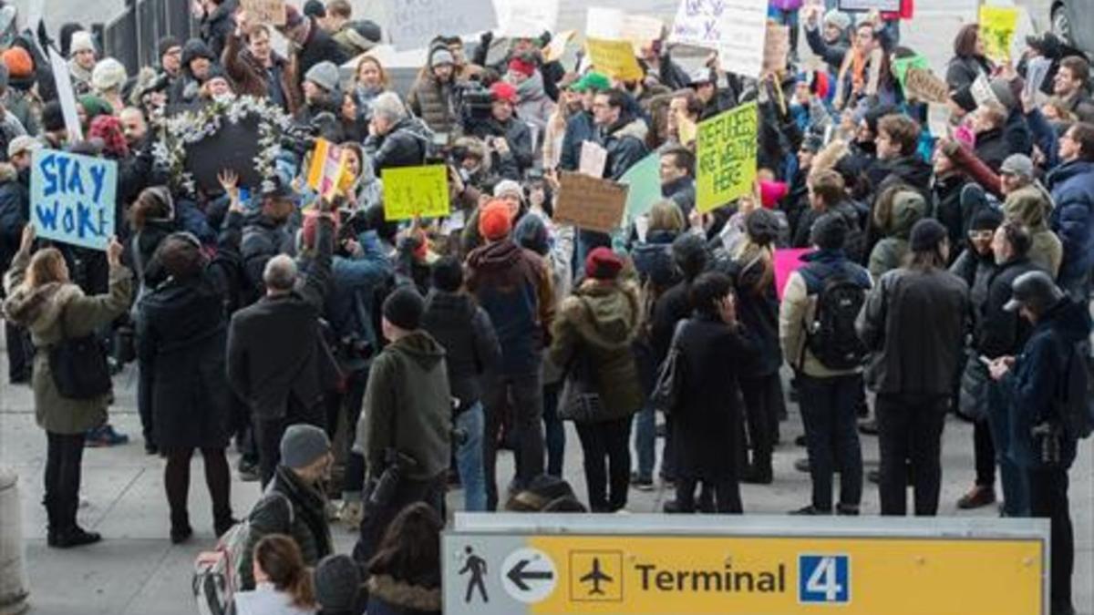 REFUGIADOS Manifestación en el aeropuerto JFK de Nueva York contra el cierre de fronteras.