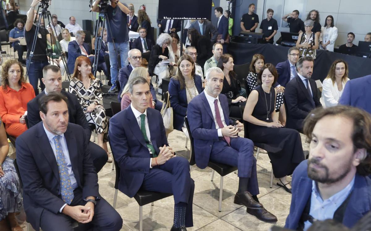Visita de Pedro Sánchez al aeropuerto de Alicante-Elche para anunciar la inversión en aeropuertos Visita de Pedro Sánchez al aeropuerto de Alicante-Elche para anunciar la inversión en aeropuertos