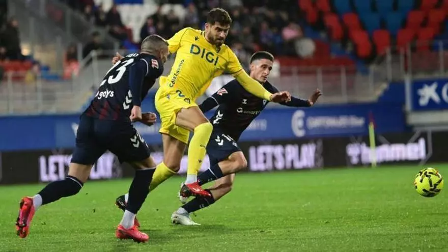 Resumen, goles y highlights del Eibar 3 - 1 Cádiz de la jornada 28 de LaLiga Hypermotion